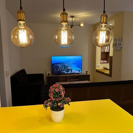 Ora-Prn,Peaceful Central Apartment Пристина Екстериор снимка