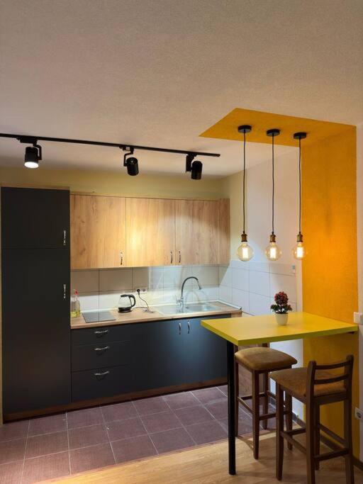 Ora-Prn,Peaceful Central Apartment Пристина Екстериор снимка