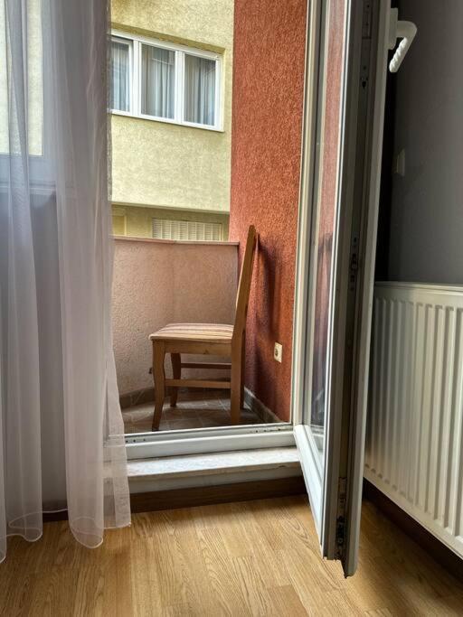 Ora-Prn,Peaceful Central Apartment Пристина Екстериор снимка