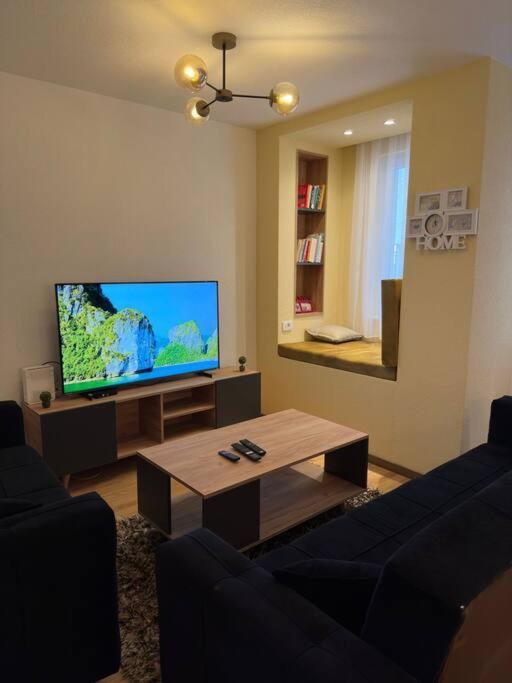Ora-Prn,Peaceful Central Apartment Пристина Екстериор снимка