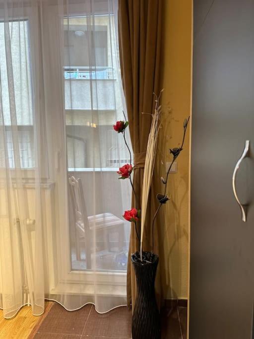 Ora-Prn,Peaceful Central Apartment Пристина Екстериор снимка