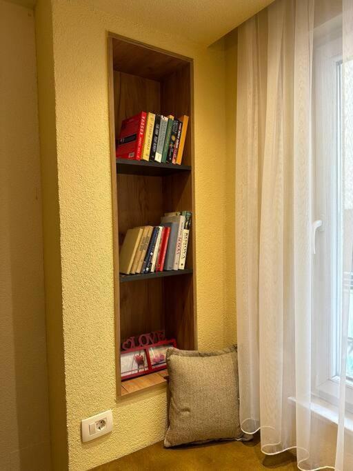 Ora-Prn,Peaceful Central Apartment Пристина Екстериор снимка