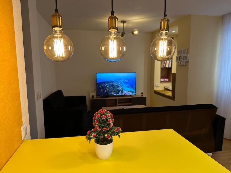 Ora-Prn,Peaceful Central Apartment Пристина Екстериор снимка