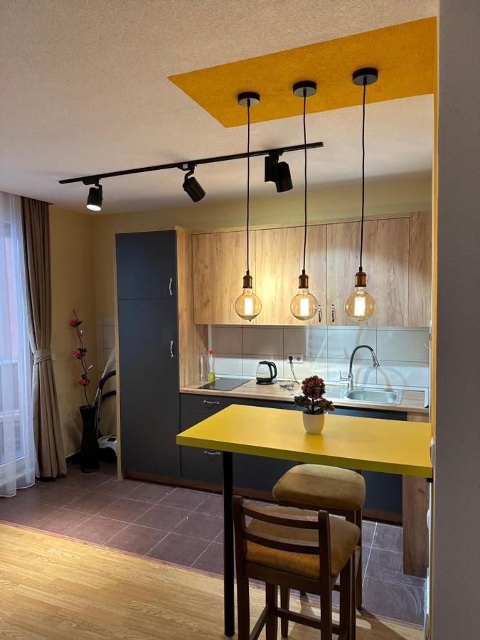 Ora-Prn,Peaceful Central Apartment Пристина Екстериор снимка