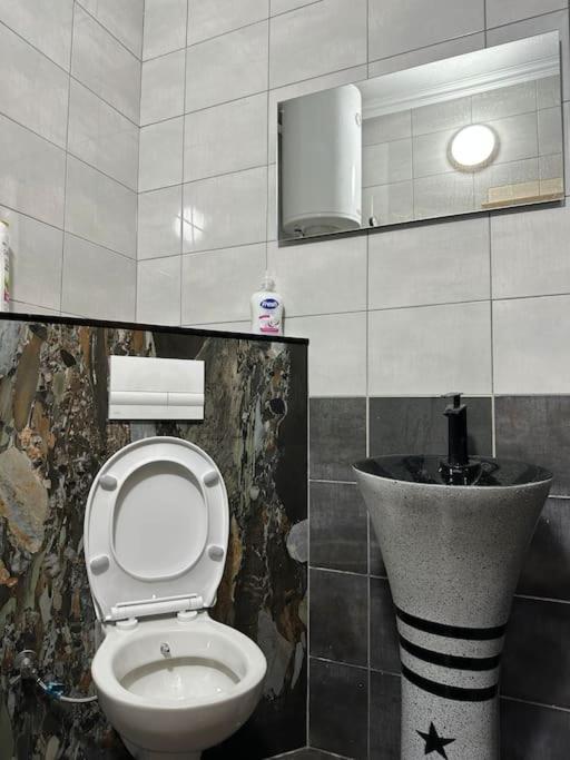 Ora-Prn,Peaceful Central Apartment Пристина Екстериор снимка