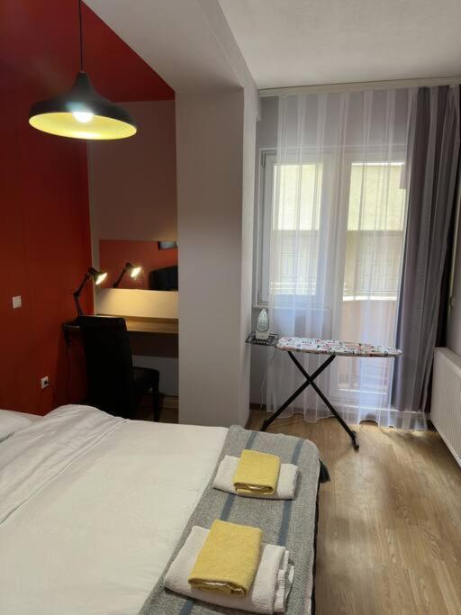 Ora-Prn,Peaceful Central Apartment Пристина Екстериор снимка