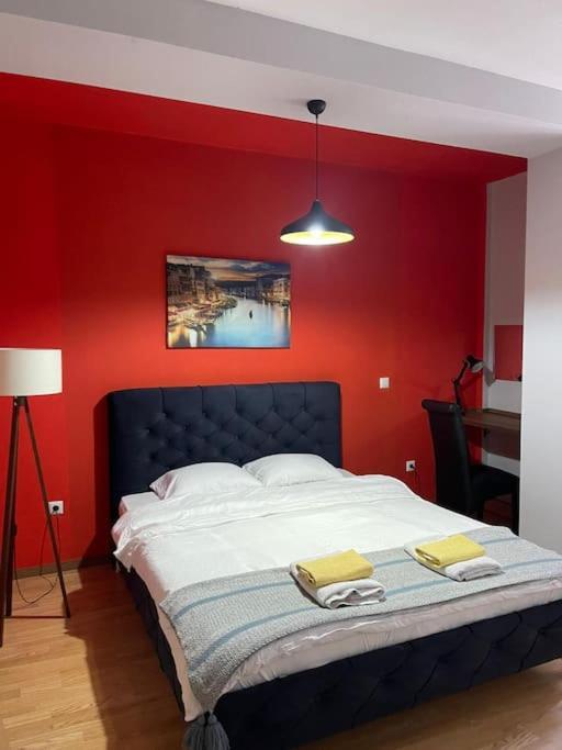 Ora-Prn,Peaceful Central Apartment Пристина Екстериор снимка