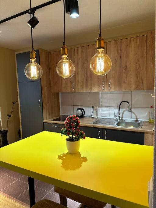 Ora-Prn,Peaceful Central Apartment Пристина Екстериор снимка