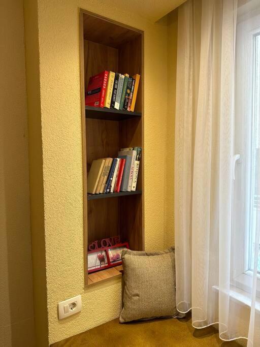 Ora-Prn,Peaceful Central Apartment Пристина Екстериор снимка